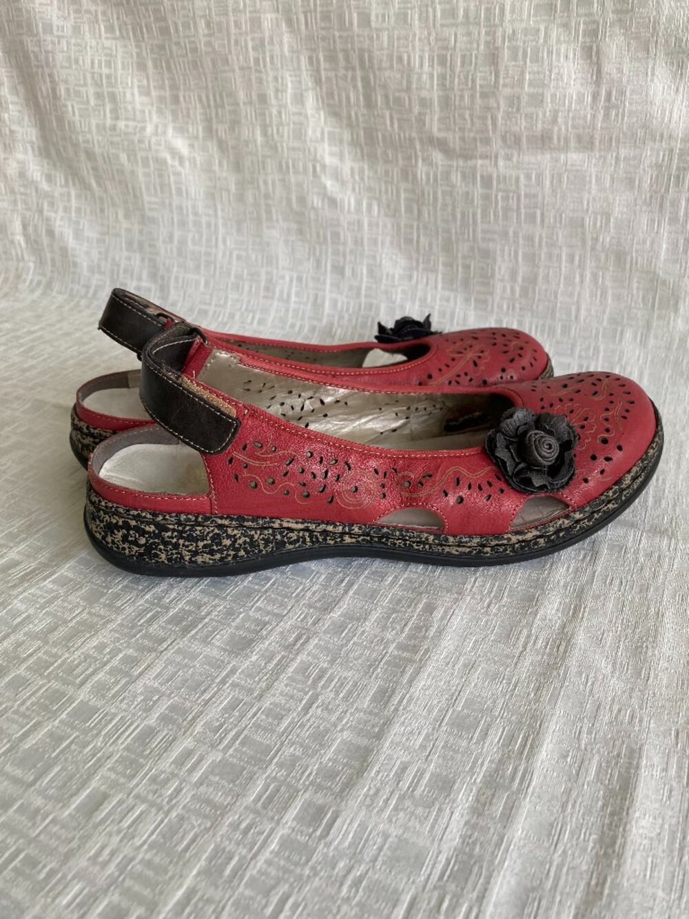 Rieker Antistress Red & Black Leather Cutout Floral Sandals Sz 10